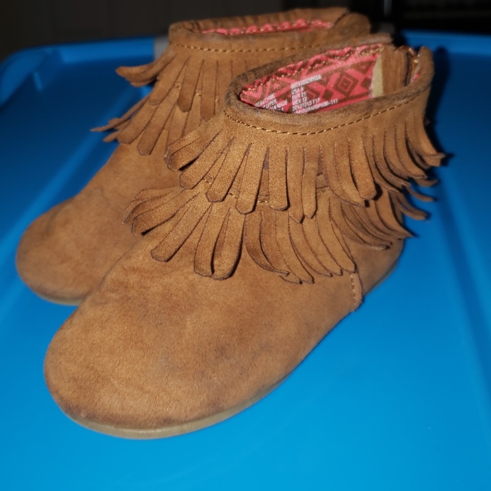 Fringe boot